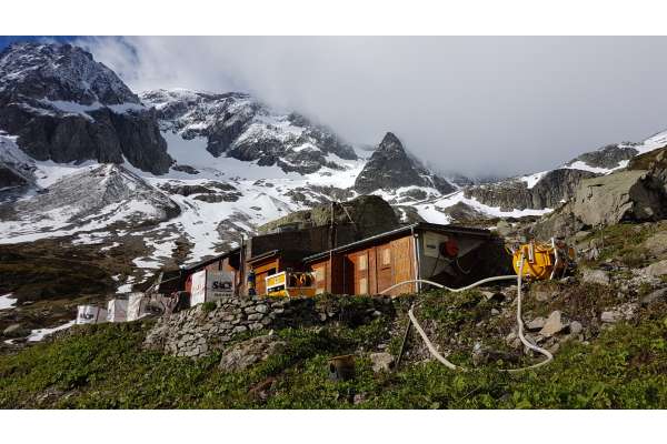 REFUGE DE BERAD VALLORCINE !!!!! BEAU TEMPS AU RDV.... SACP Mont-Blanc